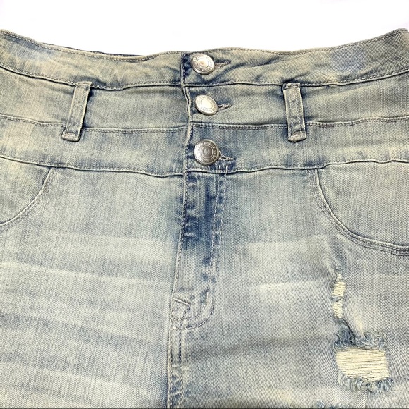 U2B Urban Basics Denim Jean Short - size 9 - Picture 3 of 8